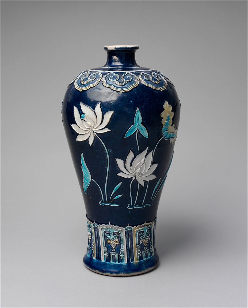 Bottle with lotuses

, Porcelain with raised slip and enamels (Jingdezhen fahua ware), China