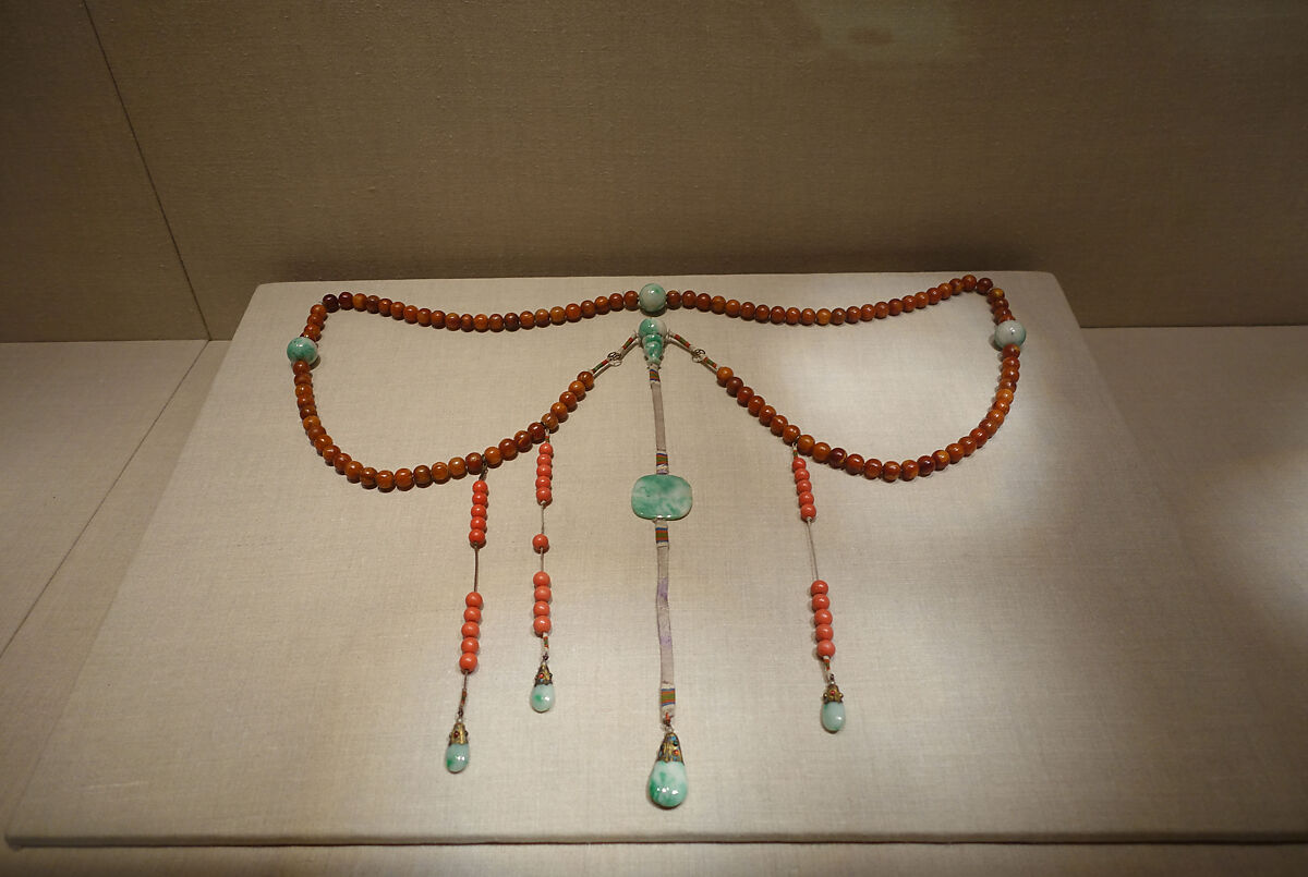 Official necklace (chaozhu), Amber, jade (jadeite), imitation coral, China