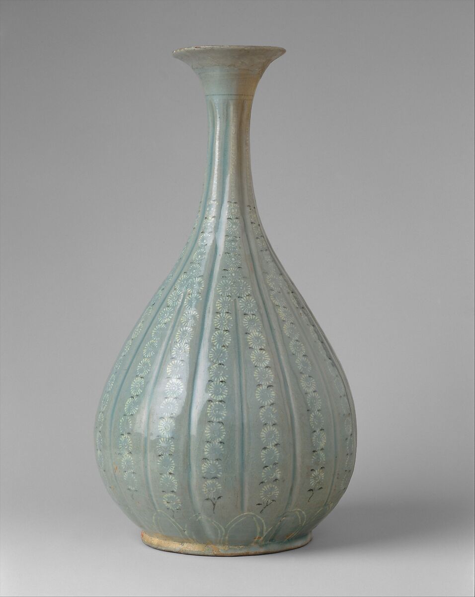 Bottle decorated with chrysanthemums and lotus petals
, Stoneware with stamped and inlaid design under celadon glaze, Korea