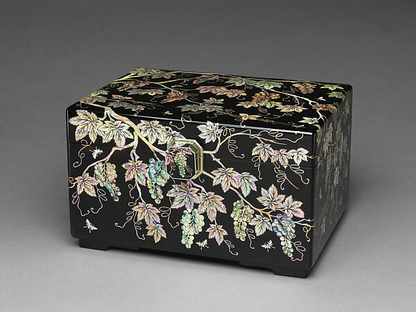 Box decorated with grapes and butterflies, Sohn Daehyun, Ottchil lacquer, wood, hemp, and mother-of-pearl, Korea