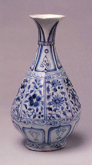 Faceted vase with flowers, Porcelain painted in underglaze cobalt blue (Jingdezhen ware), China