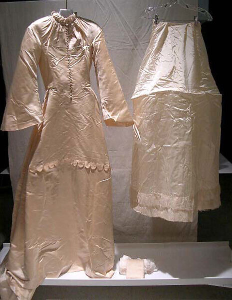 Wedding dress, Juana de Garzon, silk, American 