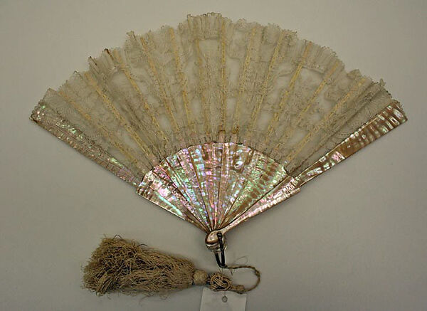Fan, Tiffany &amp; Co. (1837–present), mother-of-pearl, lace, probably French 