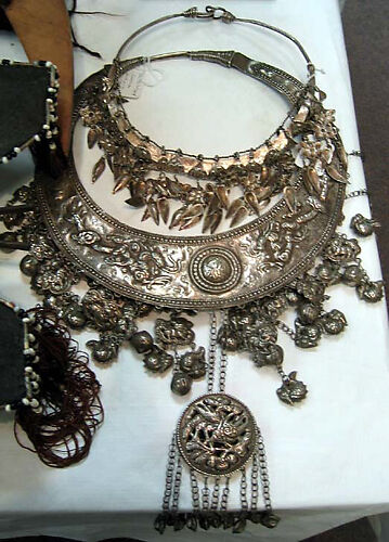 Neckpiece