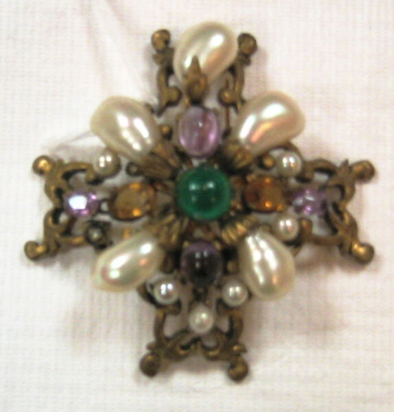Brooch, House of Chanel (French, founded 1910), glass, faux pearl, metal, French 
