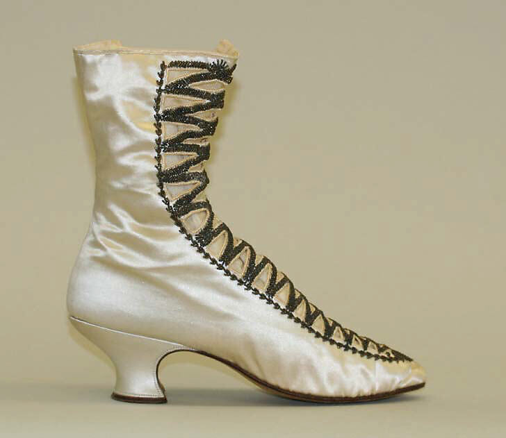 Boot meet. Обувь 1870-1880. Туфли 1880-х. Zara Silk Boots. Andre обувь с мехом искусственным женские.