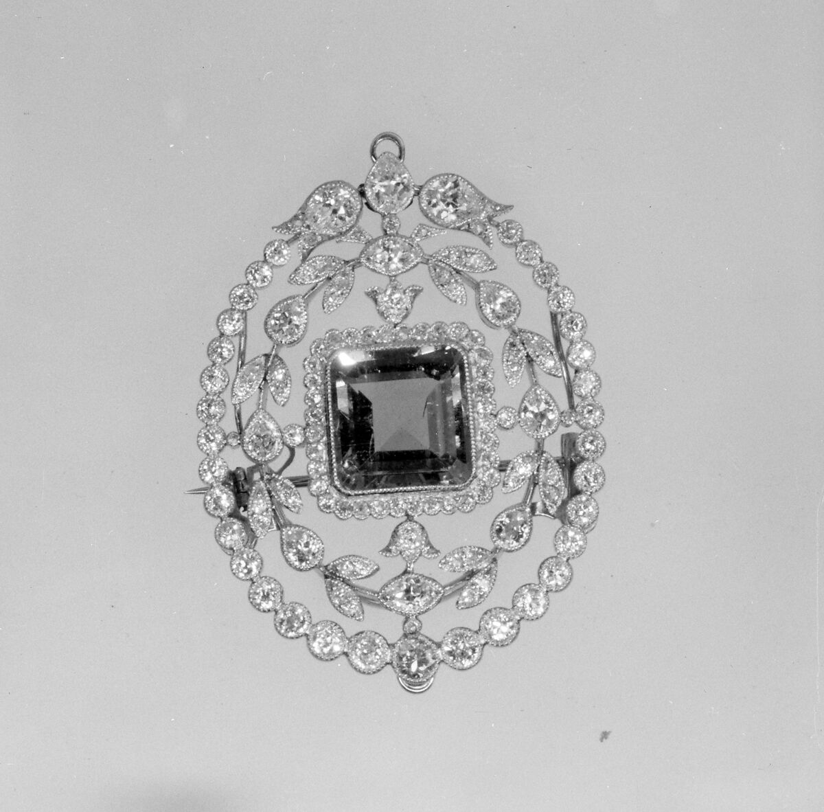 Brooch, Probably Tiffany &amp; Co. (1837–present), Emerald, diamonds, platinum, American 
