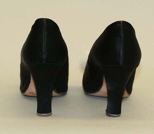 Ensemble, ermine, leather, tortoiseshell (or plastic), silk, Swedish