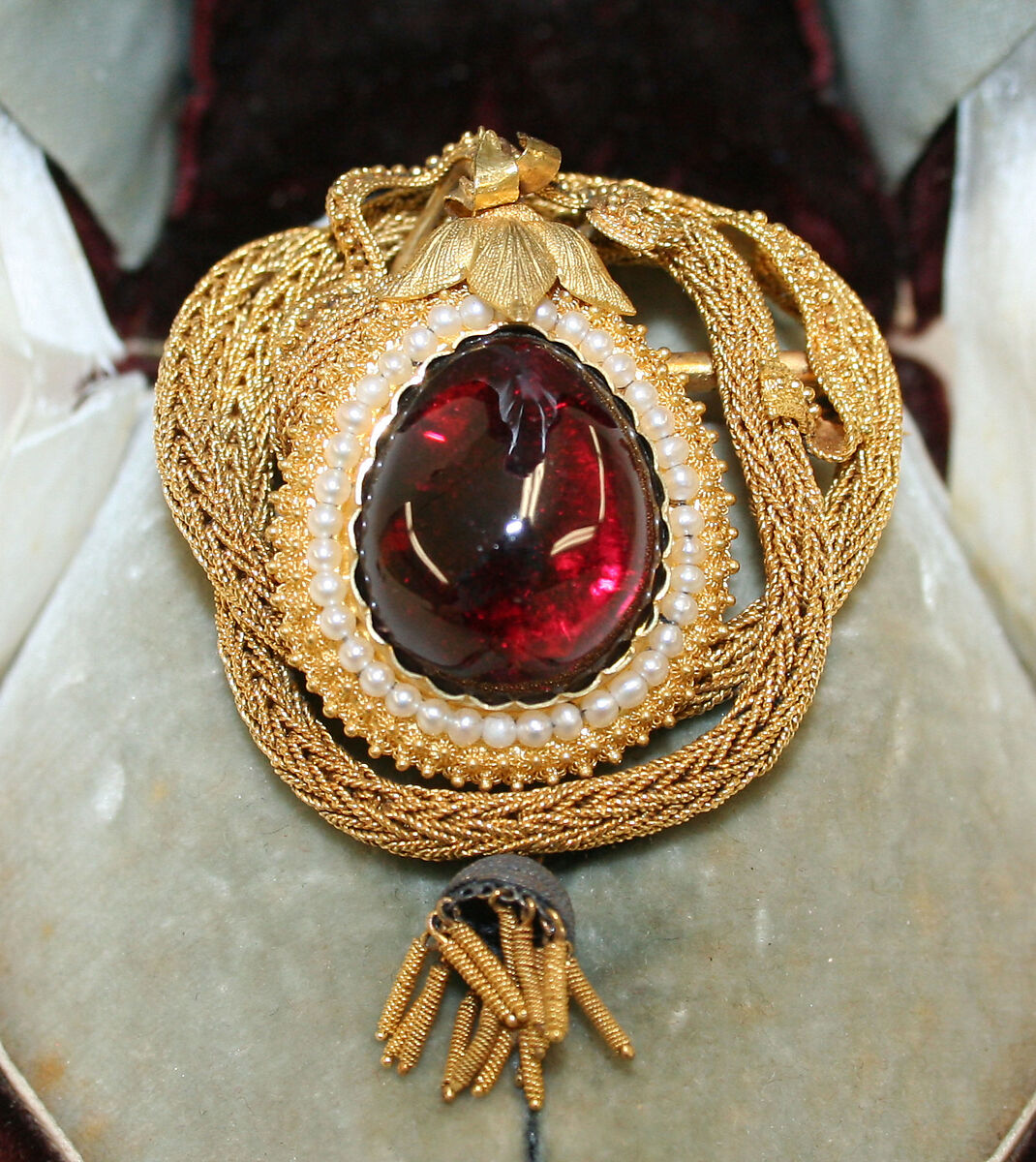 Brooch, gold, garnet, pearl, American or European
