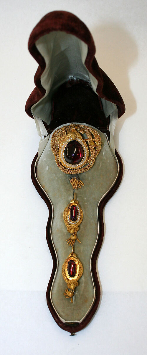 Brooch, gold, garnet, pearl, American or European
