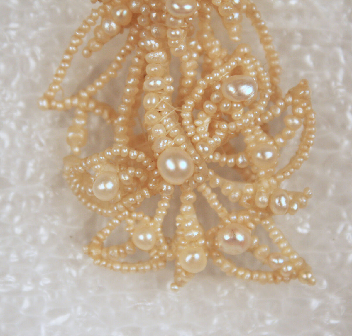 Jewelry set, seed pearls, mother-of-pearl, gold, American or European