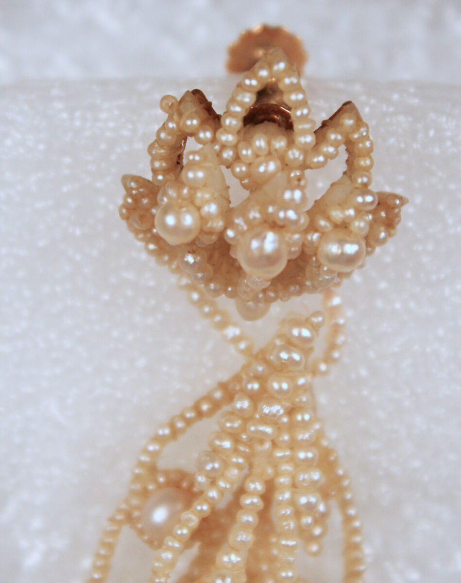 Jewelry set, seed pearls, mother-of-pearl, gold, American or European