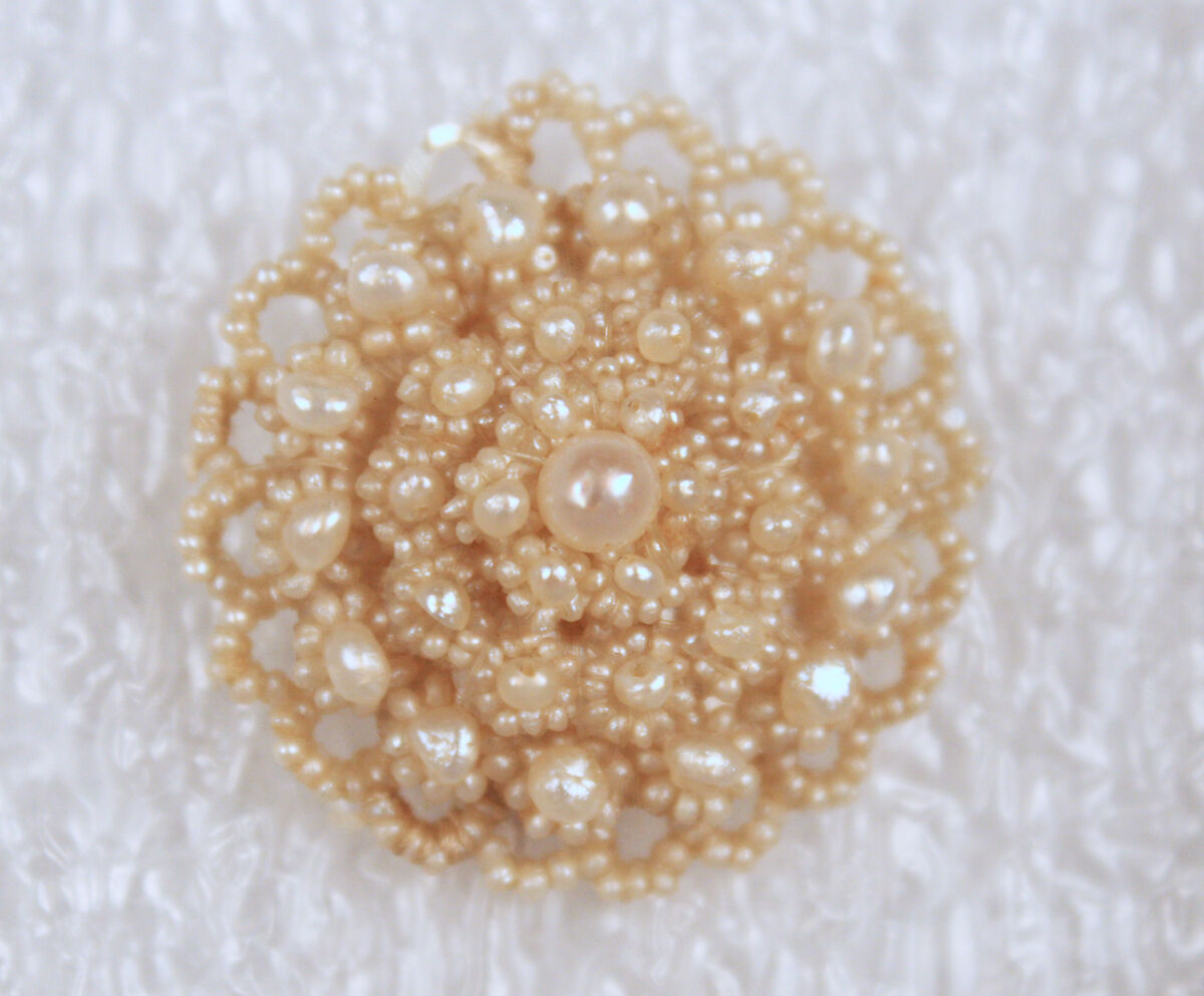 Jewelry set, seed pearls, mother-of-pearl, gold, American or European