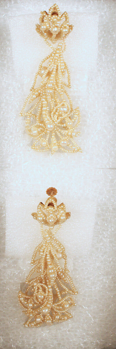 Jewelry set, seed pearls, mother-of-pearl, gold, American or European