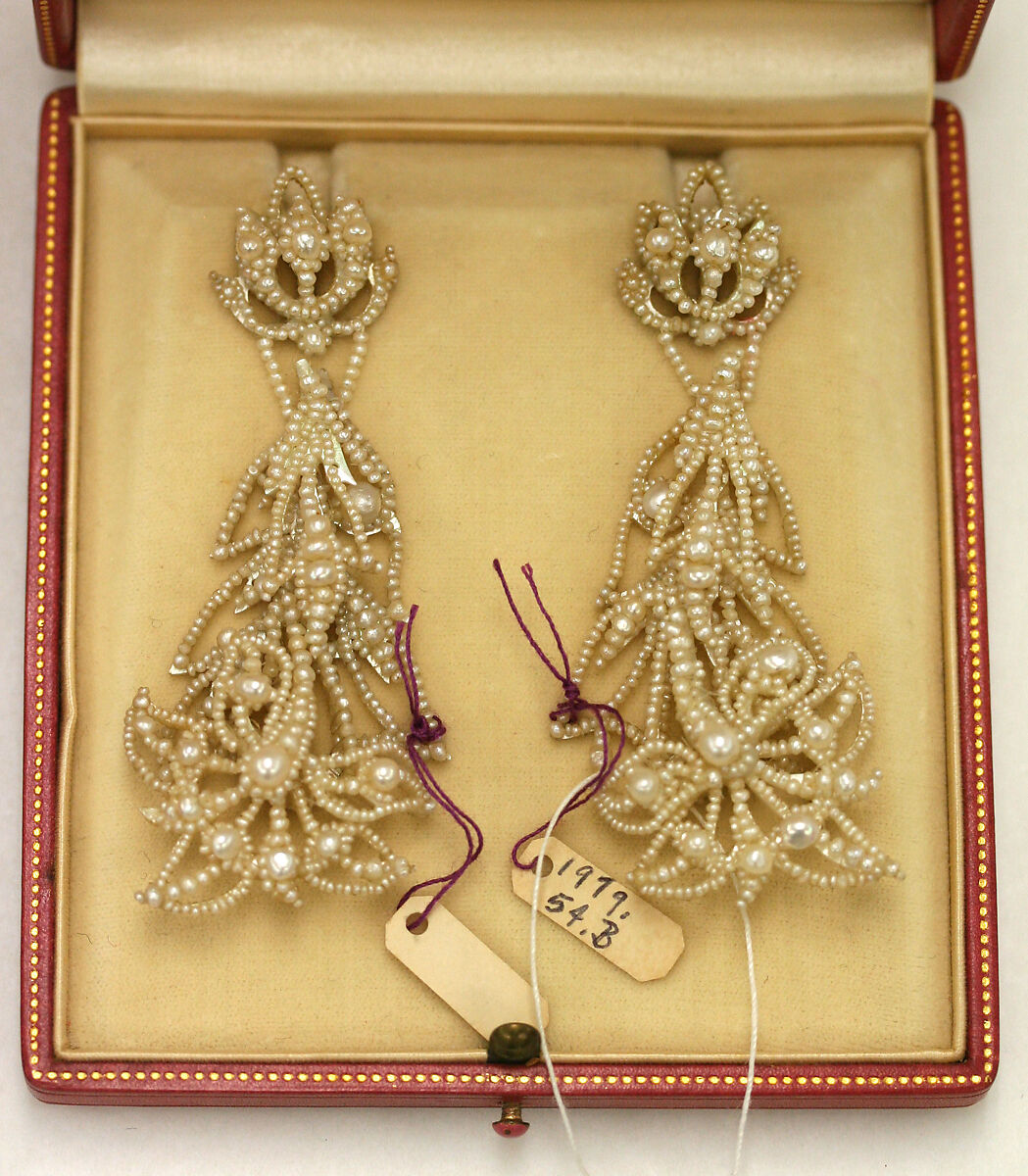 Jewelry set, seed pearls, mother-of-pearl, gold, American or European