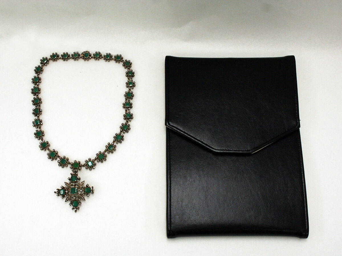 Necklace, gold, emeralds, diamonds, European