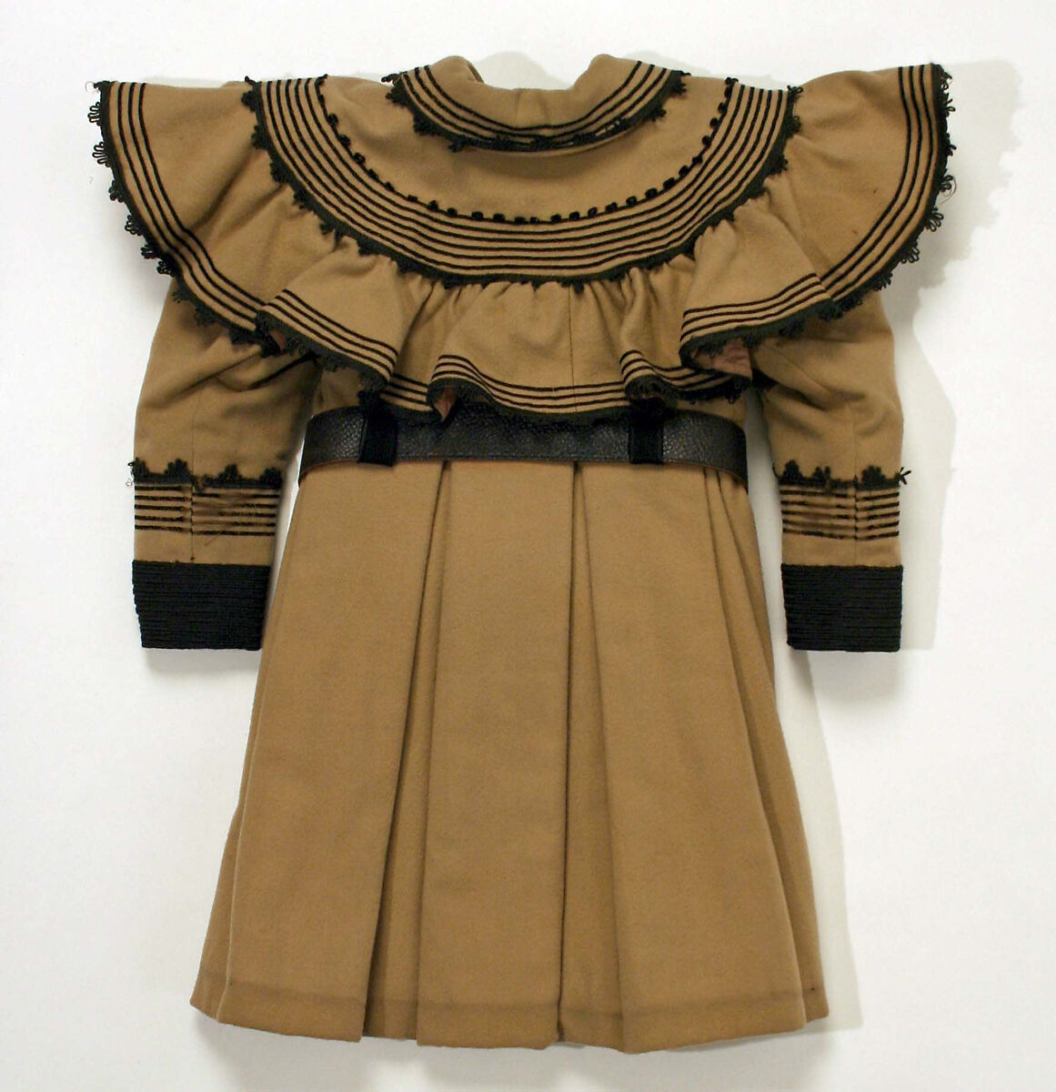 Coat, (a) wool, cotton
(b) leather
(c) wool, silk, American