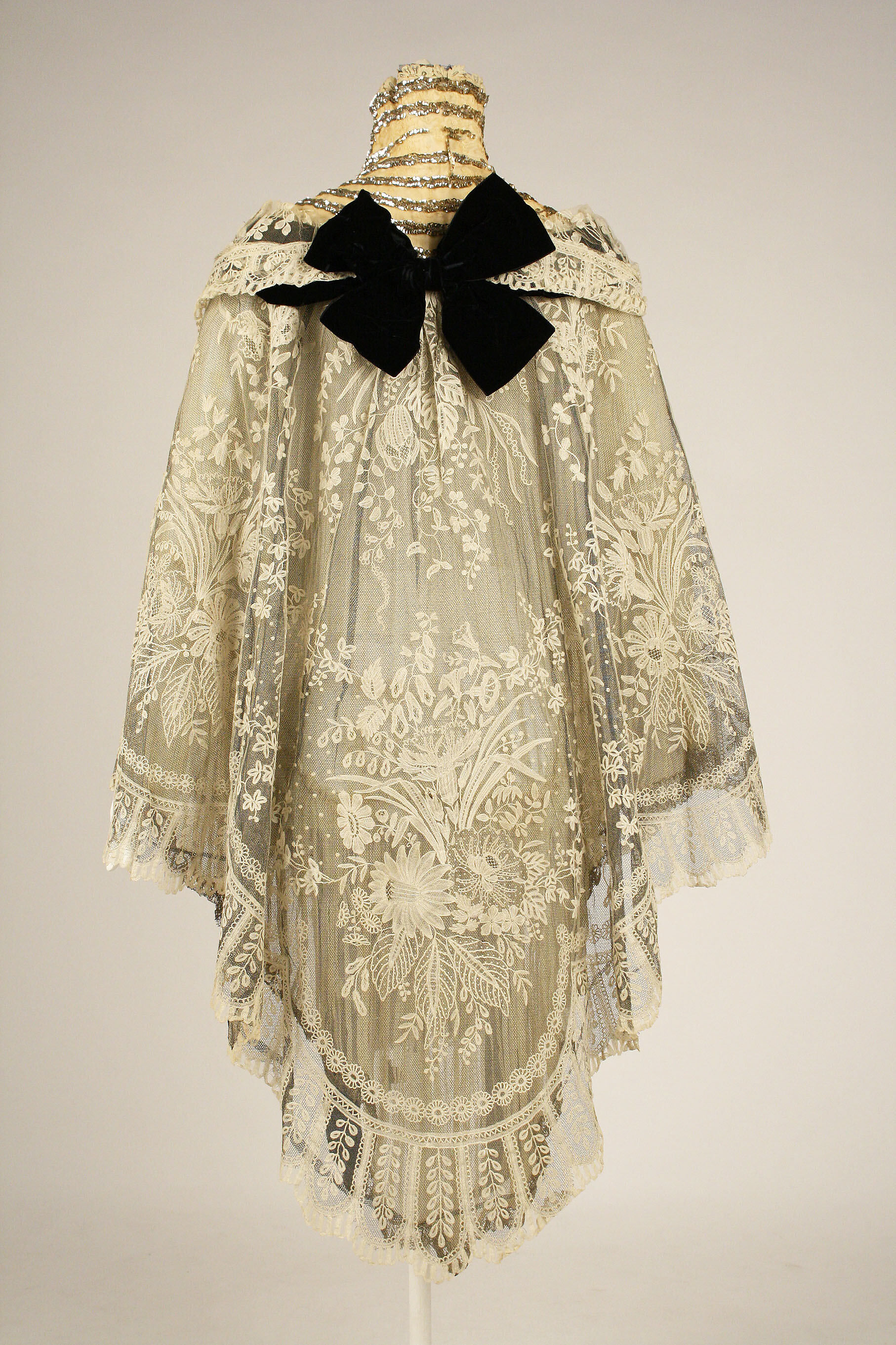 Evening wrap, Madeleine Laferrière (French, 1847–1912), silk, French