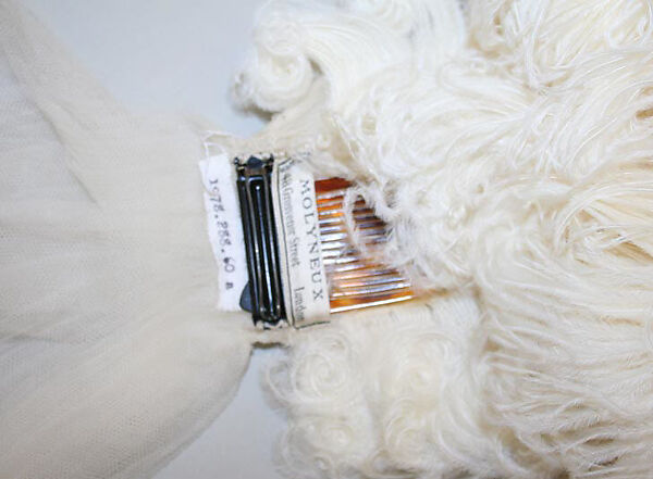 Court presentation accessory set, Edward Molyneux (French (born England), London 1891–1974 Monte Carlo), feathers, silk, plastic, French