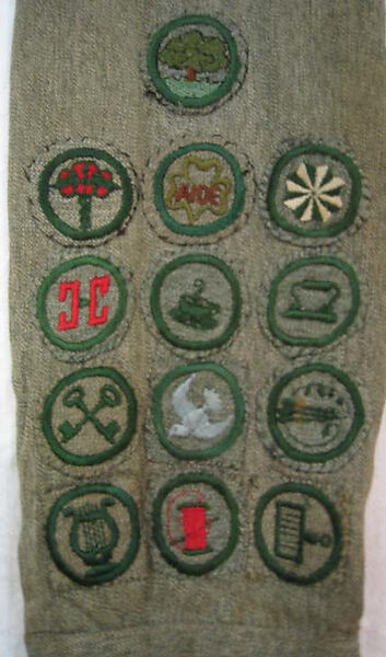Uniform, a) cotton, silk, metal, plastic; b) cotton; c) cotton, metal; d) wood, metal; e) cotton, American