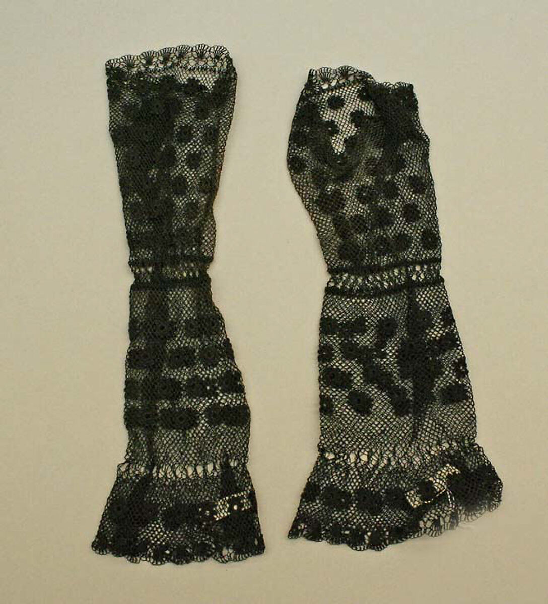 Mitts, silk, American 