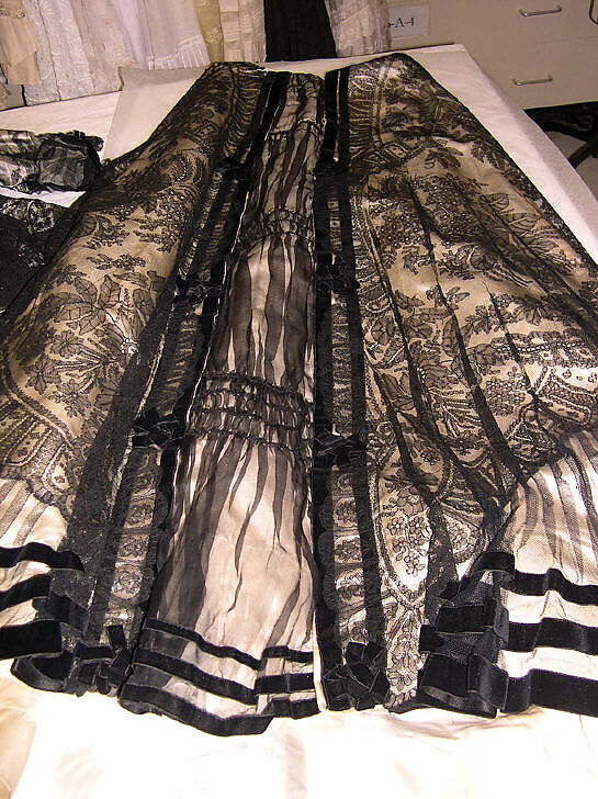 Dinner dress, silk, cotton, metal, British