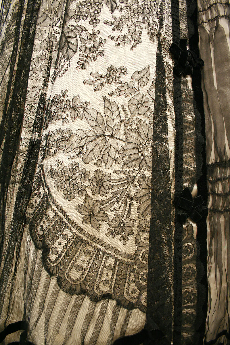 Dinner dress, silk, cotton, metal, British