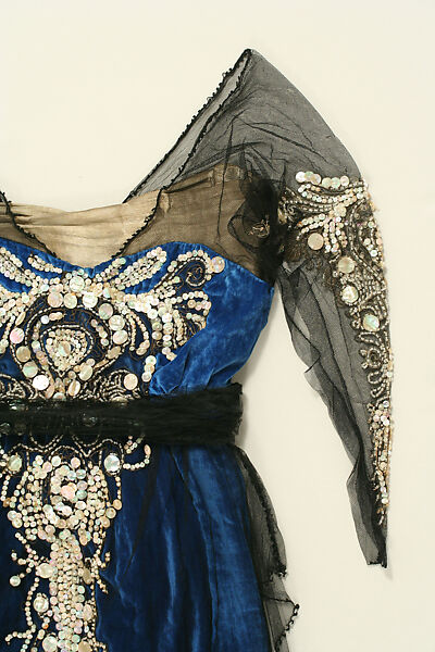 Evening dress, silk, cotton, metallic thread, glass, shell, American