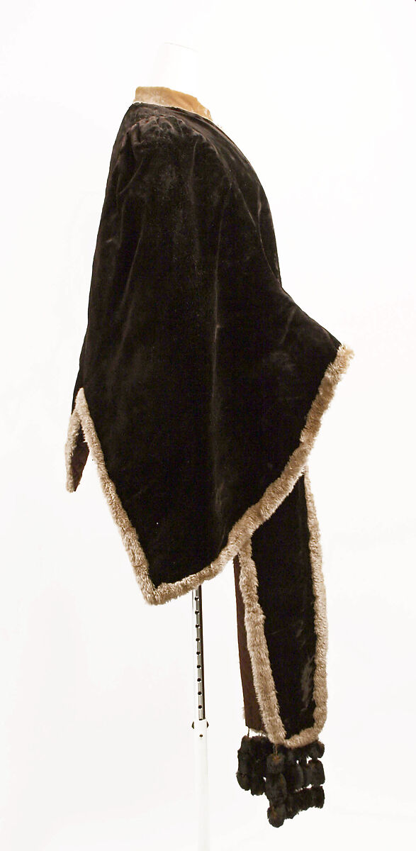 Mantle, cotton, fur, American or European