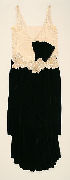 Evening dress, Attributed to House of Worth (French, 1858–1956), silk, glass beads, French