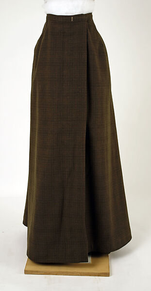 Bifurcated skirt, wool, American or European 