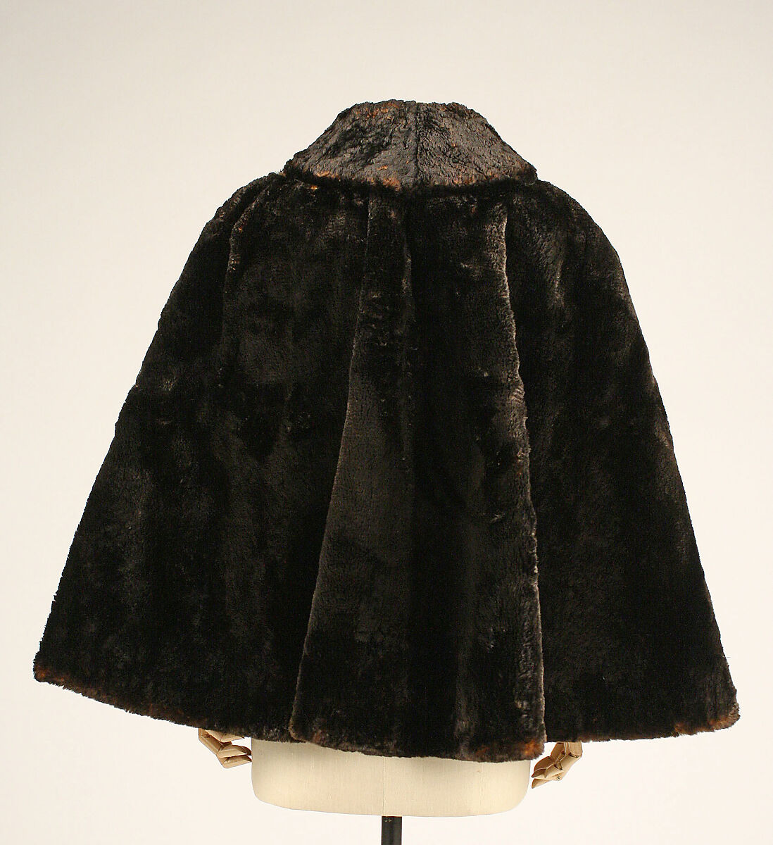 Cape, fur, American