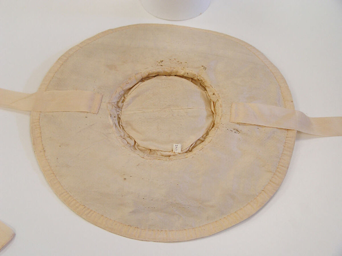 Hat, raffia, silk, British