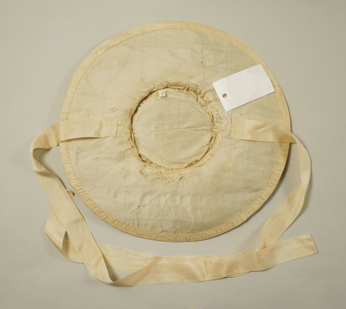 Hat, raffia, silk, British