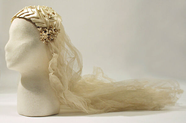 Wedding dress, [no medium available], American