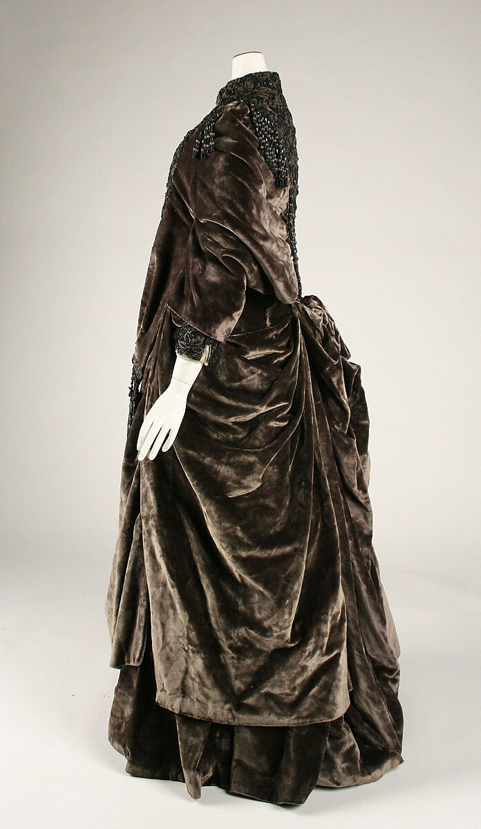 Ensemble, (a–c) Josephine H. Egan, (a,b,c) silk
(d) feathers, American