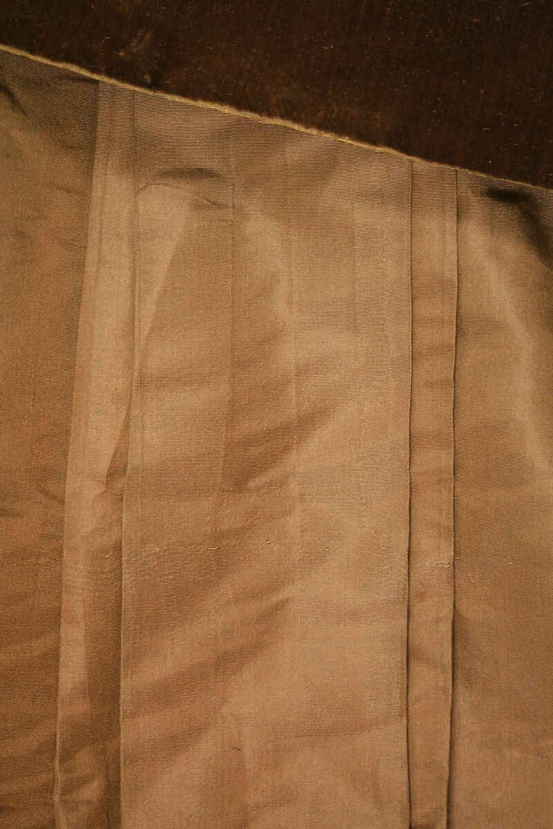 Ensemble, (a, b) Pauline, (a,b) silk
(c) silk, feathers, French