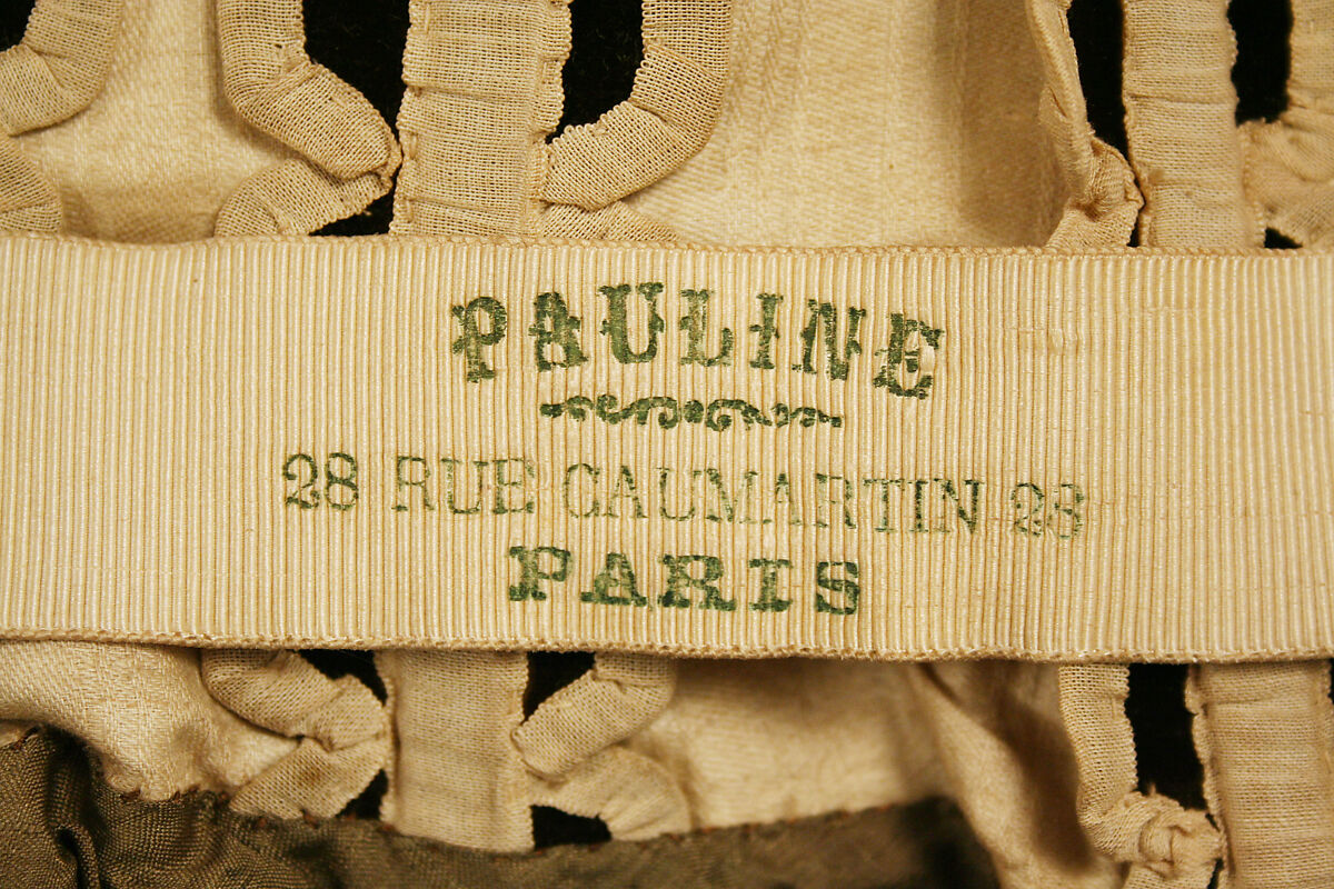 Ensemble, (a, b) Pauline, (a,b) silk
(c) silk, feathers, French