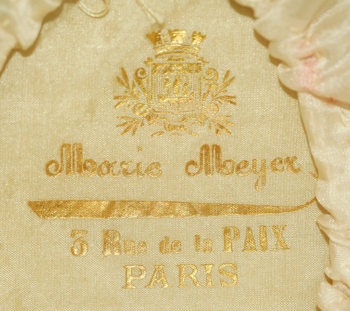 Ensemble, (a, b) Pauline, (a,b) silk
(c) silk, feathers, French