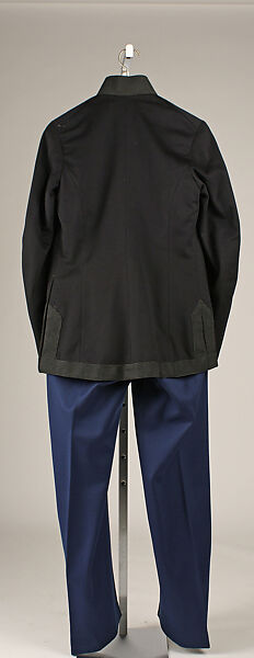 Military uniform, (a), (b) wool
(c) wool, leather, metal thread
(d) leather, metal thread
(e), ( f) medium unknown
(g) metal thread, American