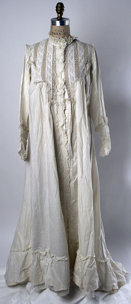 Victorian sleeping outlet gown