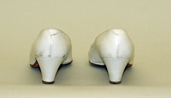 Pumps, leather, American or European