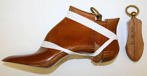 Evening shoes, Pierre Yantorny (Italian, 1874–1936), silk, metallic thread, leather, French