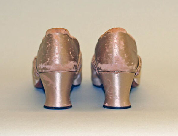 Slippers, silk, leather, American or European