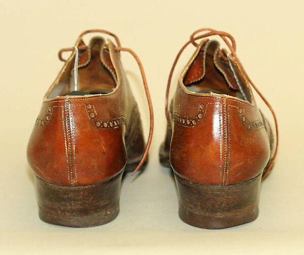 Golfing shoes, leather, American or European