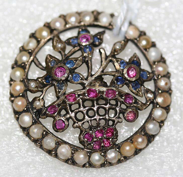 Button, metal, rubies, sapphires, pearls, French 
