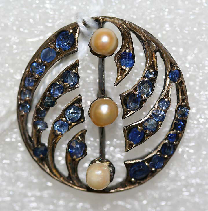 Button, metal, pearls, sapphires, French