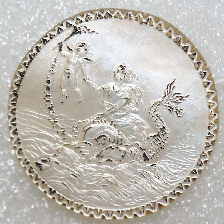 Button, mother-of-pearl, French