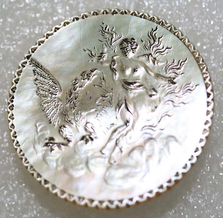 Button, mother-of-pearl, French