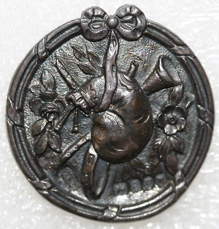 Button, metal, French